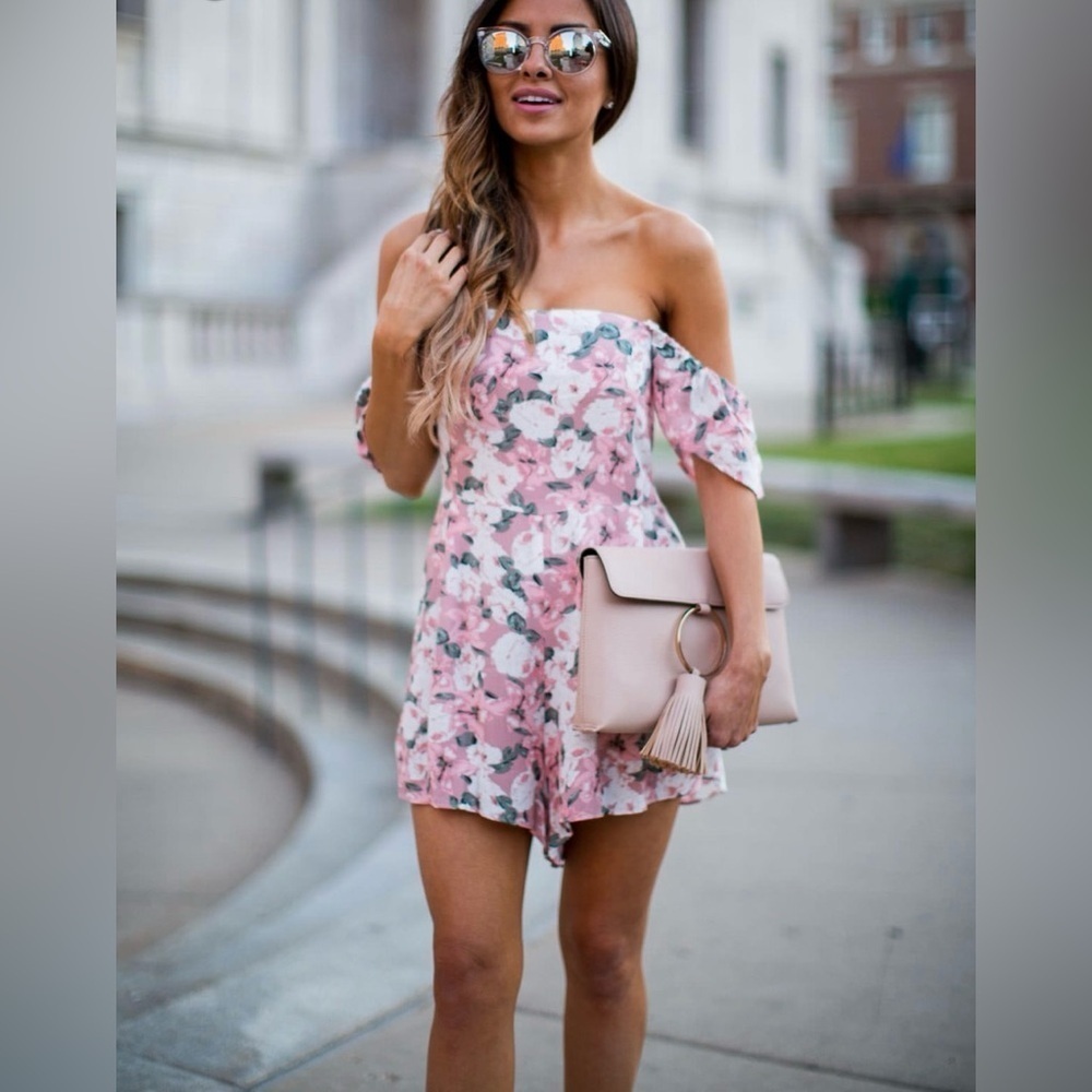 Some Days Lovin Pink Floral Romper Size Medium NWT